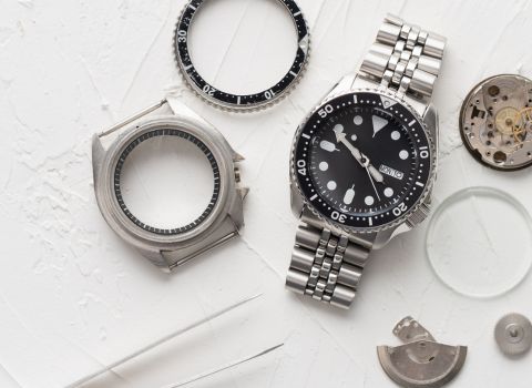 Image title case of a watch