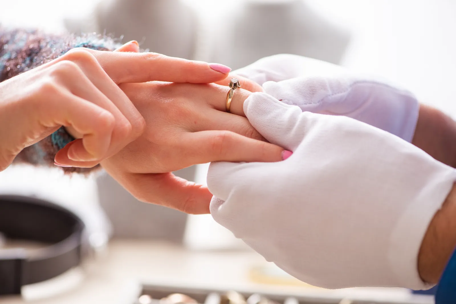 What should I ask a jeweller when buying jewellery as a holiday gift?