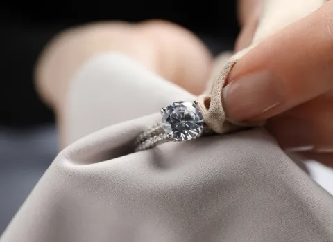 cleaning diamond ring