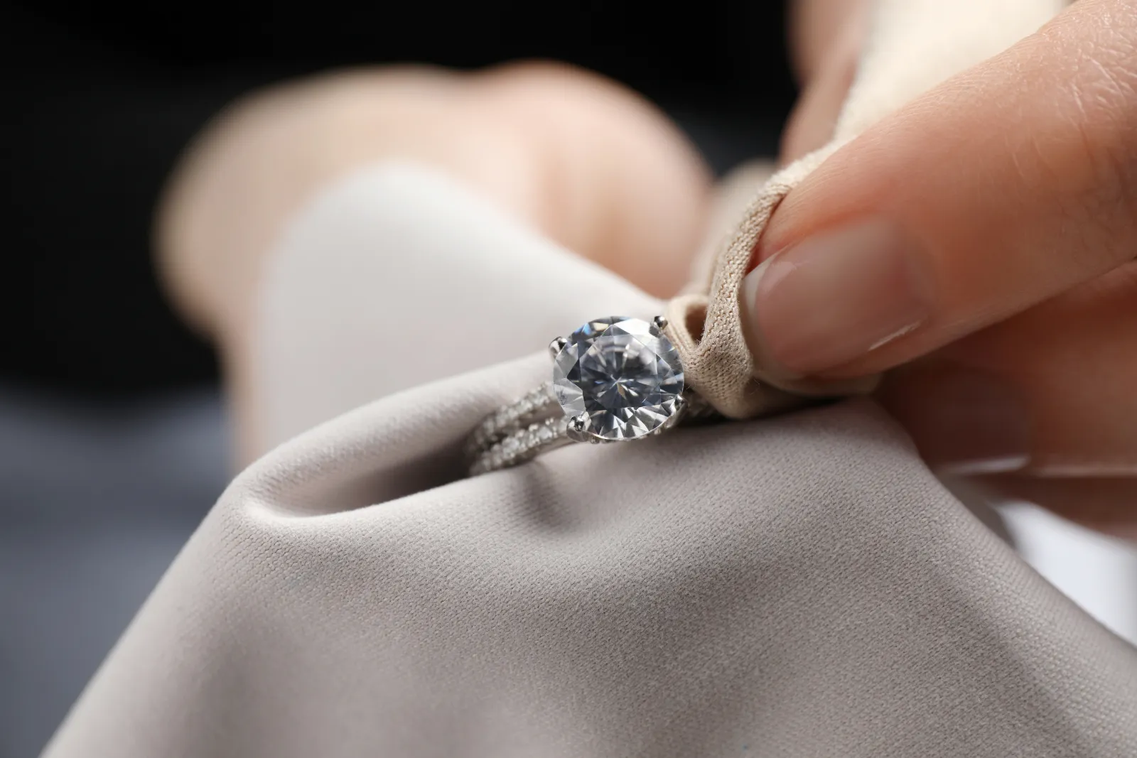 cleaning diamond ring
