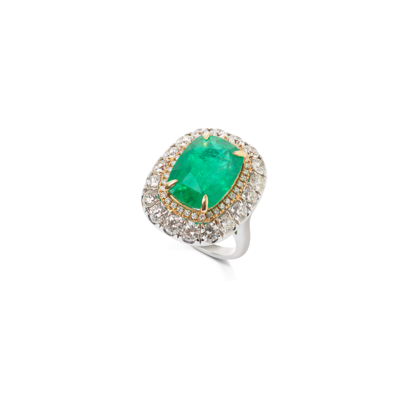 The Emerald Ring with Tiered Diamonds